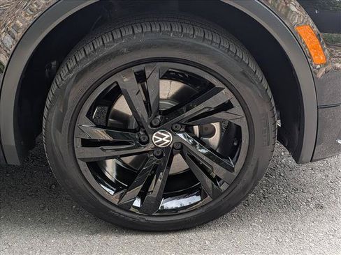 Certified 2024 Volkswagen Tiguan SE R-Line AWD/4WD image 7
