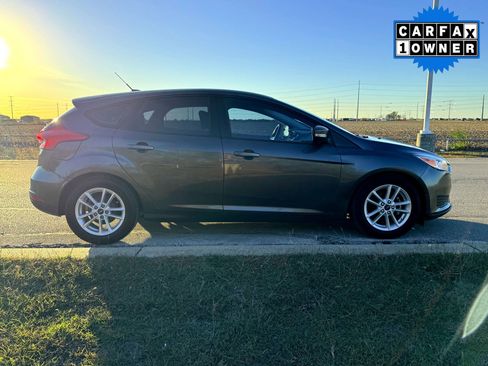 Used 2017 Ford Focus SE image 5