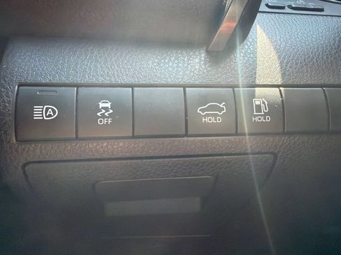 Used 2019 Toyota Camry LE FWD image 35