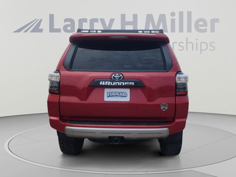 Used 2021 Toyota 4Runner TRD Off-Road Premium w/ Moonroof Package AWD/4WD image 4