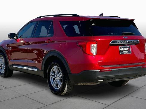 Used 2022 Ford Explorer XLT image 11