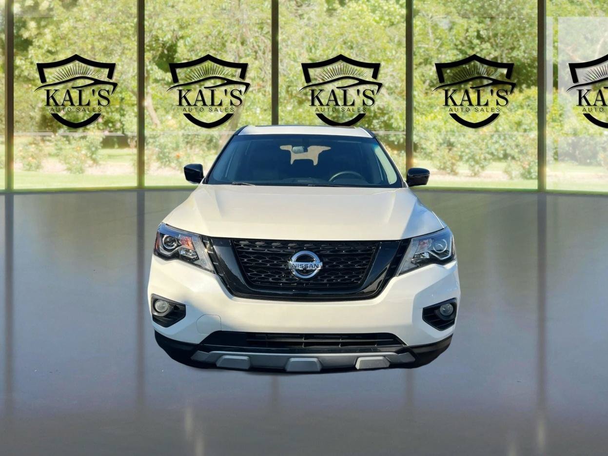 Used 2020 Nissan Pathfinder SL AWD/4WD image 2