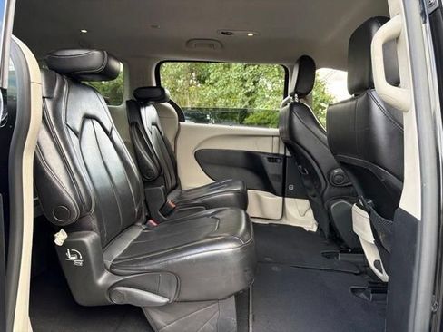 Used 2021 Chrysler Voyager Lxi FWD image 21