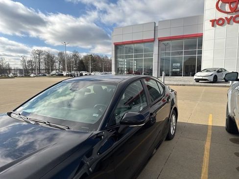 Used 2025 Toyota Camry LE image 29
