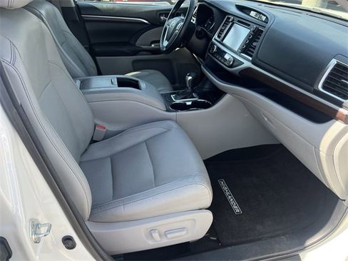 Used 2016 Toyota Highlander Limited image 14