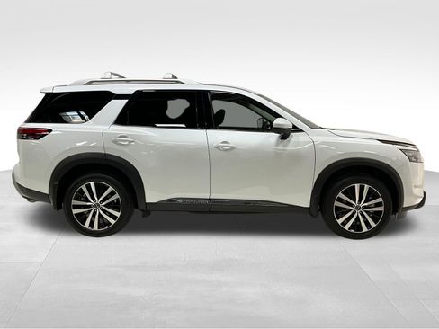 Used 2025 Nissan Pathfinder Platinum w/ Cargo Package AWD/4WD image 3