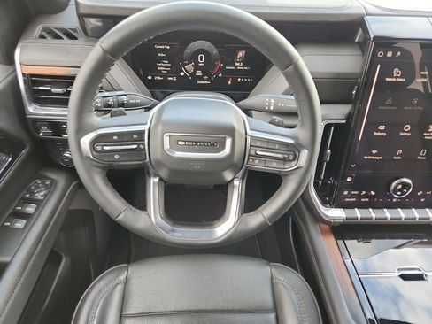 Used 2025 GMC Yukon Denali image 12