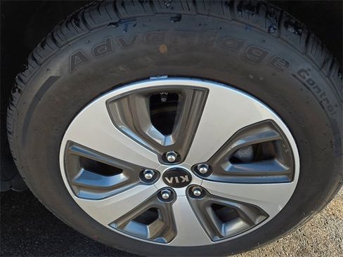 Used 2018 Kia Niro LX image 26