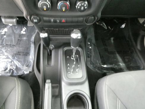 Used 2018 Jeep Wrangler Sport AWD/4WD image 20