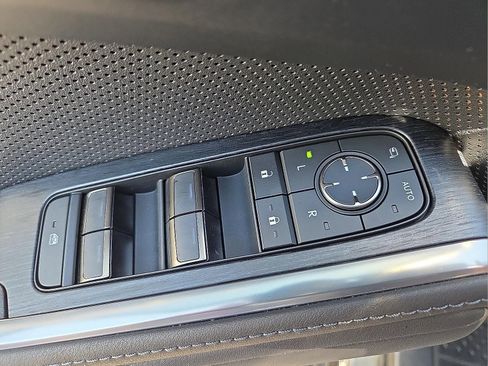 Used 2025 Lexus GX 550 w/ Accessory Package (2T) AWD/4WD image 15