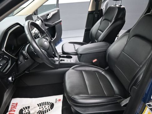 Used 2020 Ford Escape SEL image 2