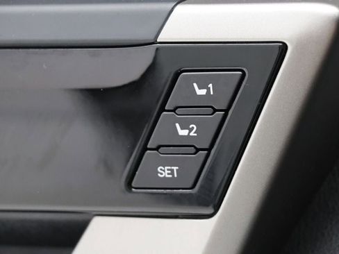 Used 2025 Toyota Sequoia Limited image 31