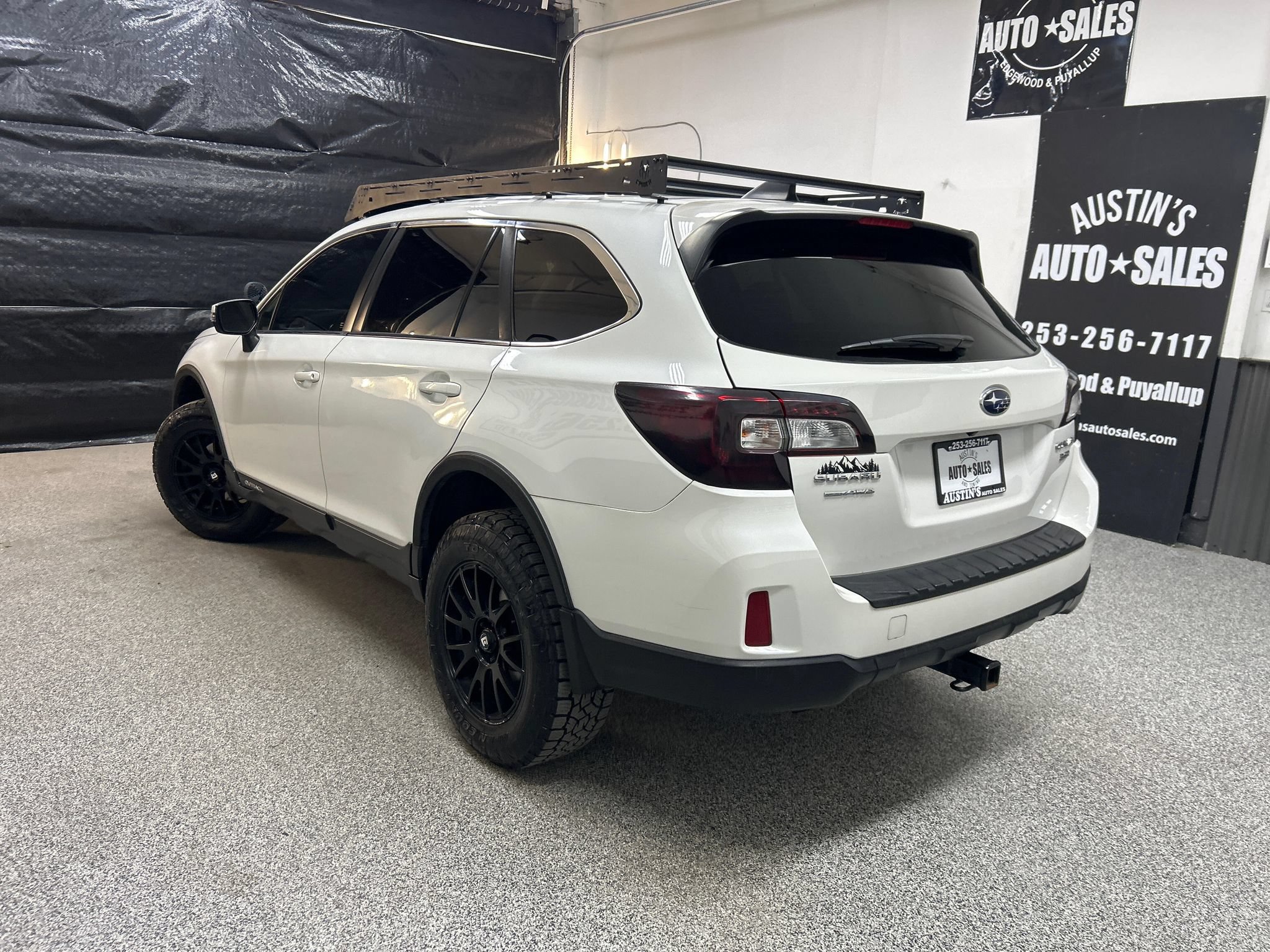 Used 2017 Subaru Outback 3.6R Limited w/ Popular Package #5 AWD/4WD image 4