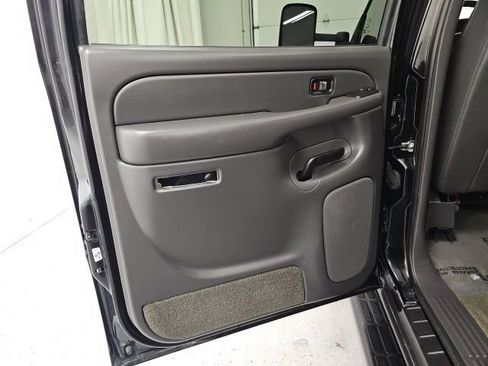 Used 2004 GMC Sierra 2500 SLT w/ Heavy-Duty Power Package image 24