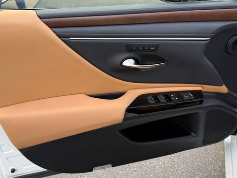 Used 2024 Lexus ES 350 w/ Premium Package image 34