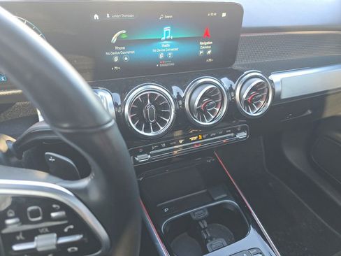 Used 2022 Mercedes-Benz GLB 250 GLB 250 image 29
