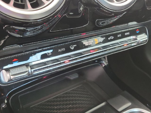 Used 2024 Mercedes-Benz CLA 250 4MATIC image 29