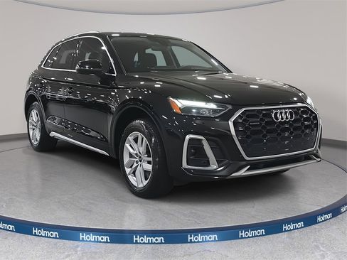 Used 2023 Audi Q5 2.0T Premium w/ Convenience Package image 4