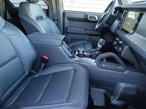 New 2025 Ford Bronco Badlands w/ Sasquatch Package AWD/4WD image 32