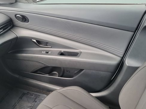 Certified 2025 Hyundai Elantra SEL FWD image 13