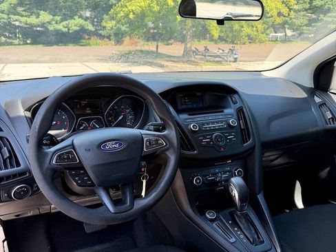 Used 2017 Ford Focus SE FWD image 19
