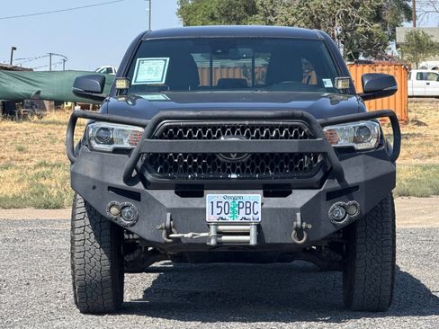 Used 2019 Toyota Tacoma TRD Off-Road AWD/4WD image 8