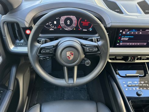 Used 2025 Porsche Cayenne AWD/4WD image 13