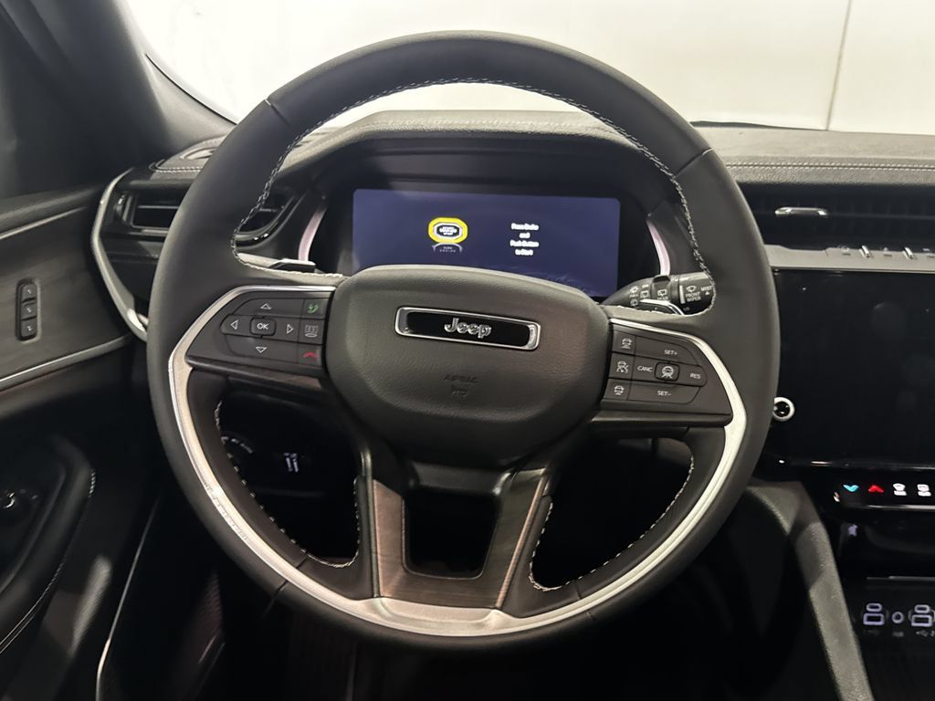 New 2026 Jeep Grand Cherokee L Limited AWD/4WD image 4