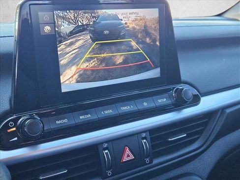 Used 2023 Kia Forte LX image 9