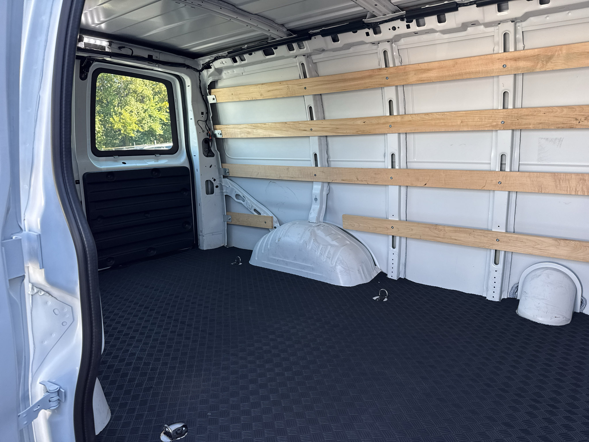 Used 2025 Chevrolet Express 2500 w/ Driver Convenience Package RWD image 20