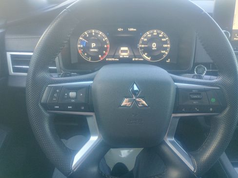 Used 2024 Mitsubishi Outlander SE image 21