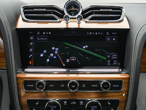 New 2025 Bentley Bentayga image 37