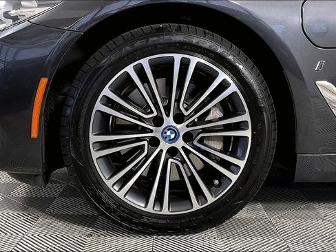 Used 2019 BMW 530e 530e iPerformance image 8