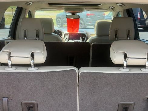 Used 2017 GMC Acadia Denali w/ Technology Package FWD image 9