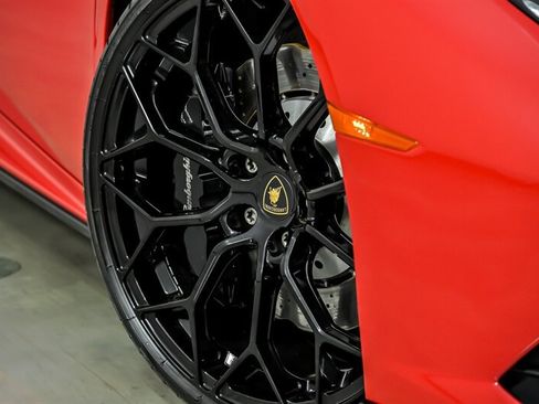 Used 2021 Lamborghini Huracan EVO RWD image 3