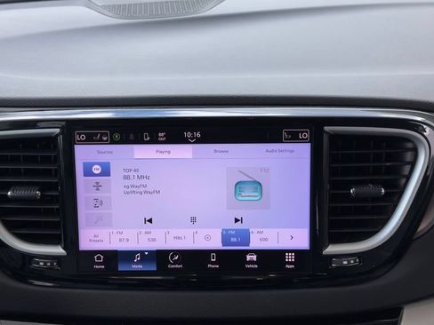 Used 2022 Chrysler Pacifica Touring-L FWD image 23