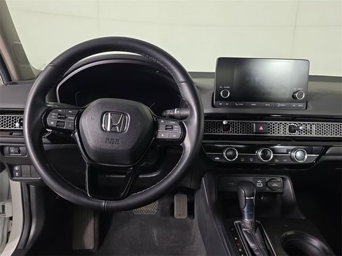 Certified 2024 Honda Civic EX image 9