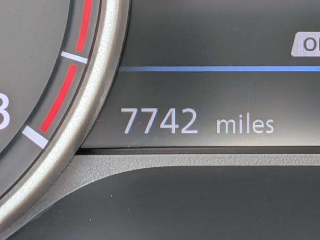 Used 2025 Nissan Sentra SR w/ SR Premium Package FWD image 36