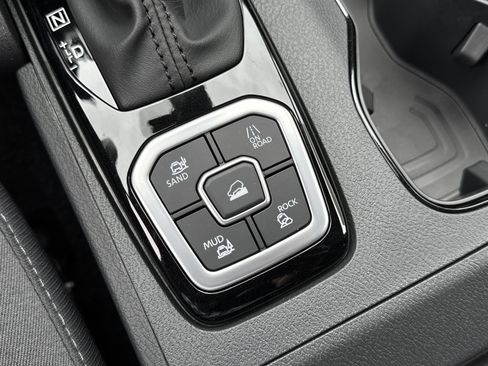 New 2026 Nissan Frontier SV w/ Tow Package AWD/4WD image 23