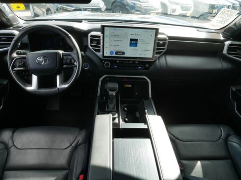 Used 2024 Toyota Sequoia Platinum AWD/4WD image 10