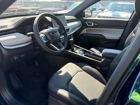 Used 2026 Jeep Compass Limited AWD/4WD image 9