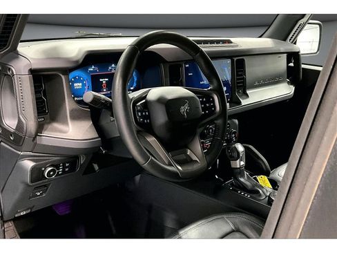Used 2025 Ford Bronco Badlands image 15