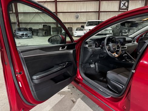 Used 2022 Kia K5 LXS image 12