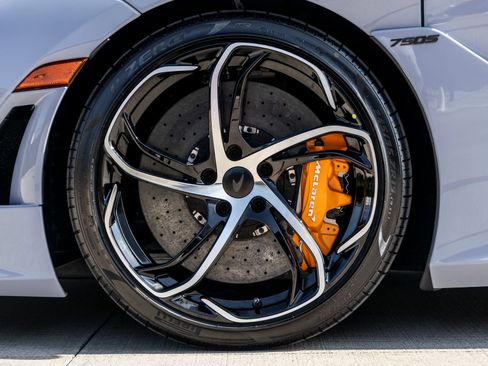Used 2026 McLaren 750S Spider RWD image 13