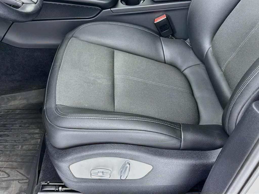 Certified 2023 Porsche Macan Turbo AWD/4WD image 12