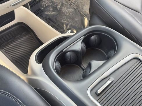 Used 2024 Chrysler Pacifica Touring-L image 29