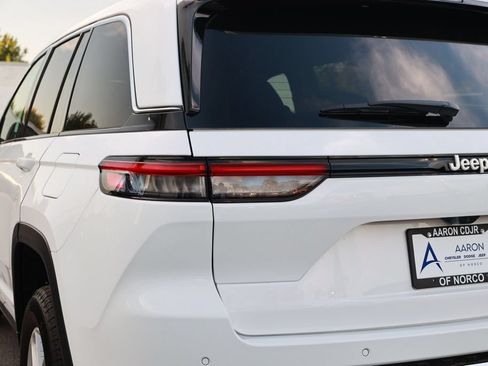 New 2026 Jeep Grand Cherokee Laredo RWD image 10