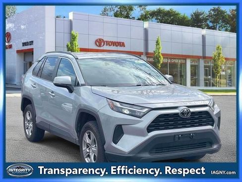 Used 2025 Toyota RAV4 XLE image 1