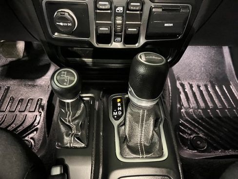 Used 2021 Jeep Gladiator Overland image 22