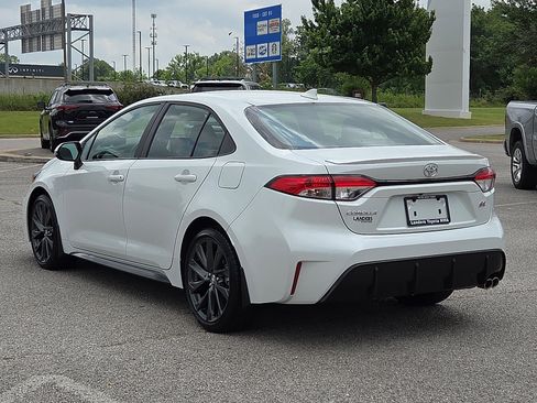 Used 2025 Toyota Corolla SE w/ SE Premium Package FWD image 4